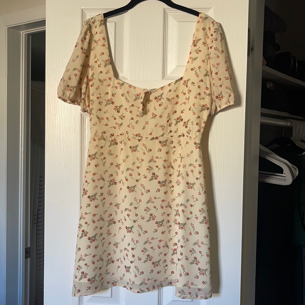 2 for $40 dresses 🌻 Cream floral mini dress